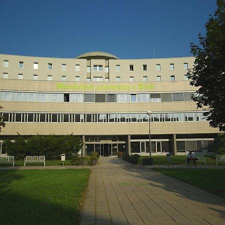 Отель Kolej Akademie Брно Экстерьер фото