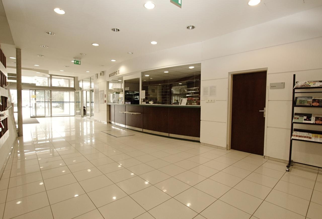 Отель Kolej Akademie Брно Экстерьер фото